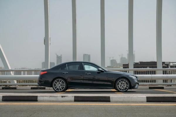  Black Mercedes C200 Photo 2